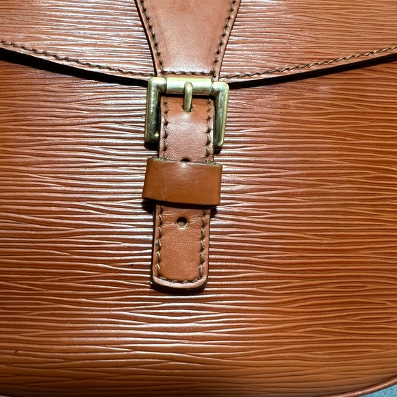 LOUIS VITTON EPI Jeune Fille Epi  Crossbody in Kenyan Fawn color - Picture 16 of 16